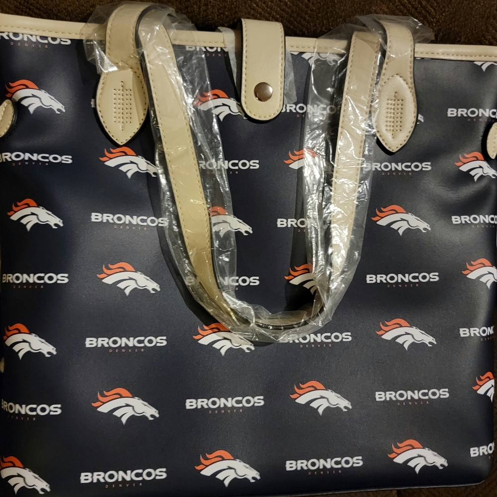 BRONOCOS PURSE